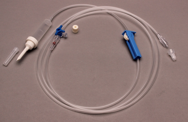 374812 Oluftat infusionsaggregat med Self Lock och löstagbar 3-vägskran med 15 cm slang